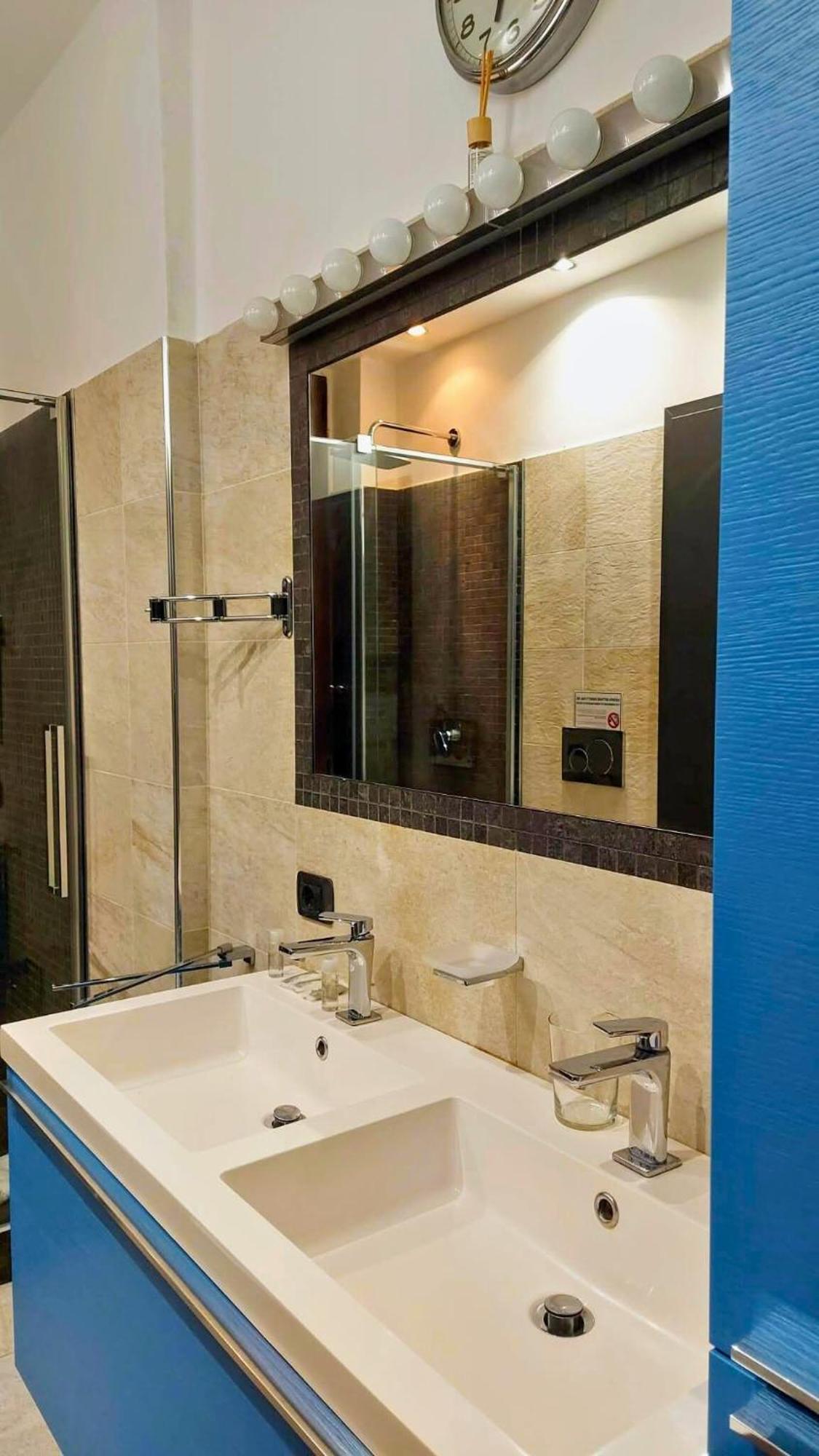 Vfh Stylish Boutique Apartment-City Center มิลาน ภายนอก รูปภาพ